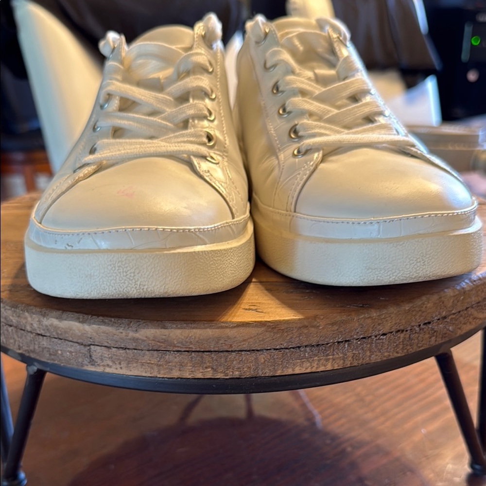 Vionic Cream Oxfords - Picture 9 of 10